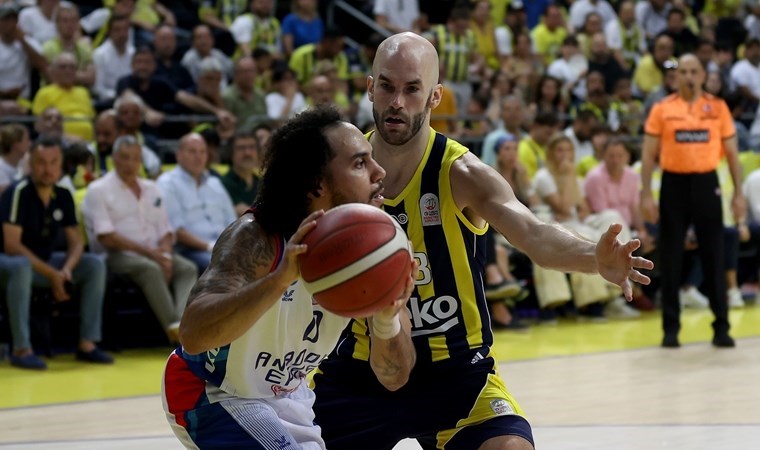 Şampiyonluğun mimarlarındandı: Yıldız oyuncu Fenerbahçe'ye veda etti!