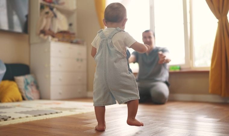 Çocuğunuz böyle yürüyorsa dikkat! Birçok hastalığın habercisi olabilir