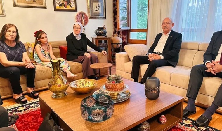 Ayşe Ateş'ten Kılıçdaroğlu'na ziyaret: Karnelerini gösterdiler