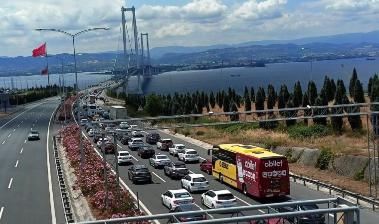 Osmangazi Köprüsü'nde bayram yoğunluğu