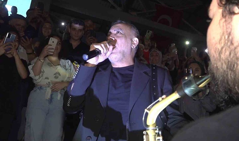 Haluk Levent bozuk ses sistemini böyle çözdü