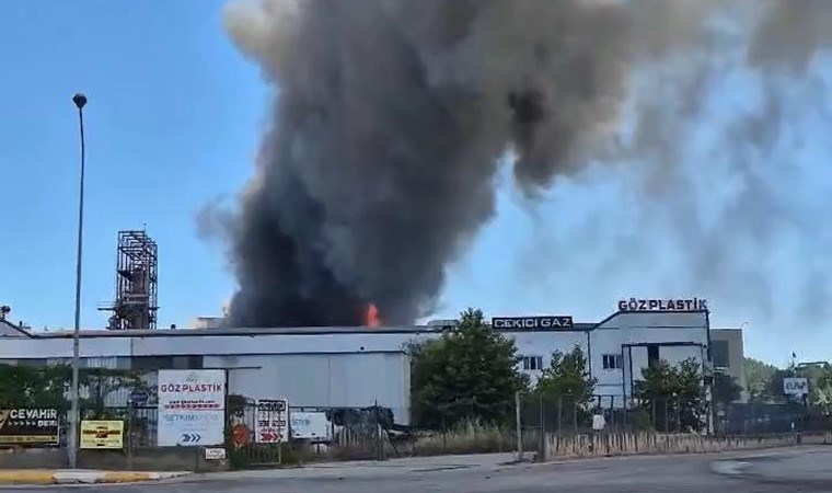 Son Dakika... Tuzla'da fabrika yangını: 6 saatlik müdahale sonucu söndürüldü