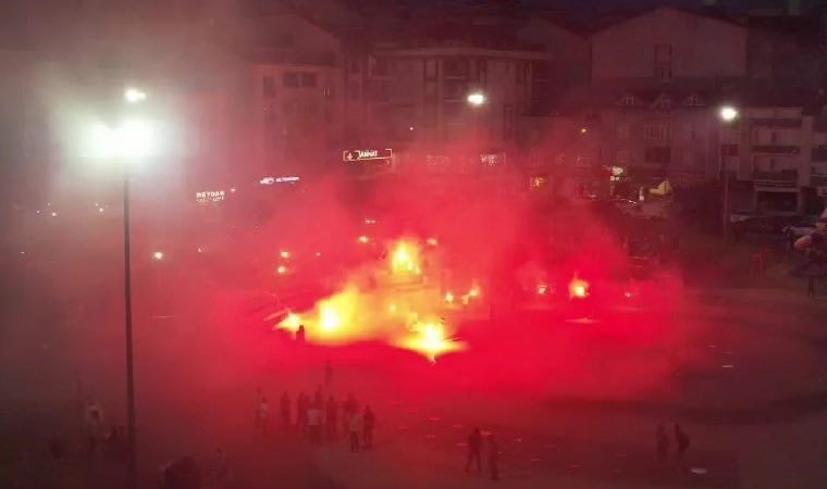 İstanbul’da taraftar grubu havai fişekli kutlama yaptı, ev ve ormanda yangın çıktı