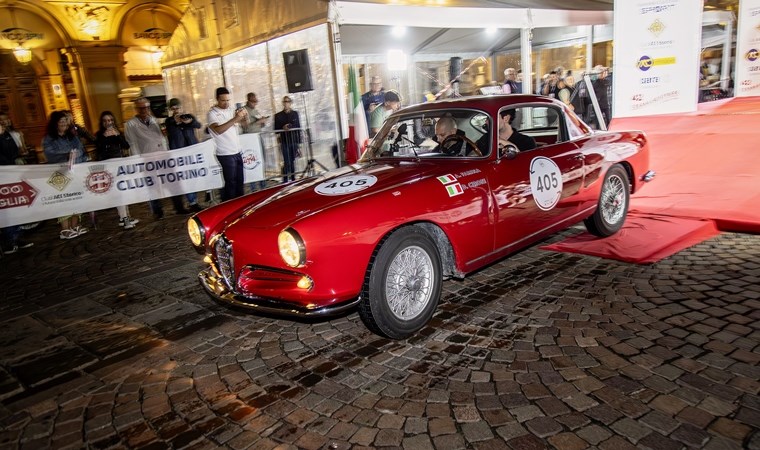 Müzeden çıkıp yarışa katıldı: Alfa Romeo 1000 Miglia Brescia'da start aldı! Klasik arabalar büyüledi...