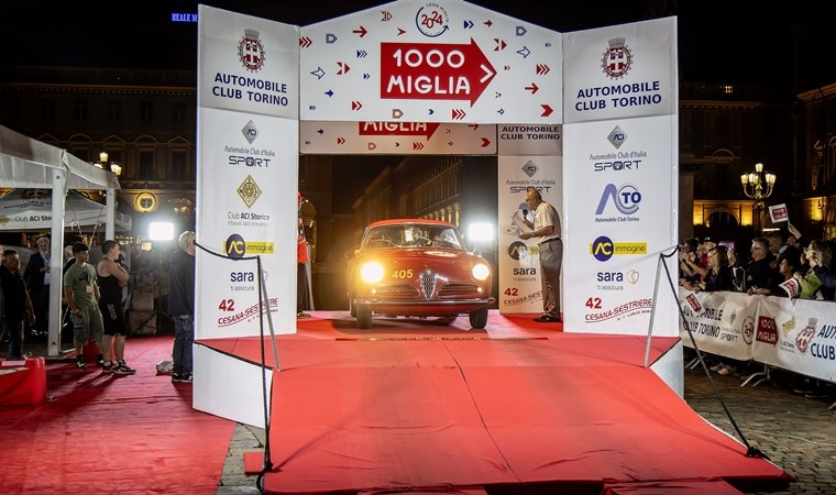 Müzeden çıkıp yarışa katıldı: Alfa Romeo 1000 Miglia Brescia'da start aldı! Klasik arabalar büyüledi...