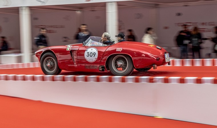 Müzeden çıkıp yarışa katıldı: Alfa Romeo 1000 Miglia Brescia'da start aldı! Klasik arabalar büyüledi...