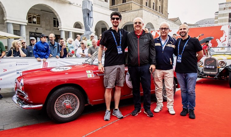 Müzeden çıkıp yarışa katıldı: Alfa Romeo 1000 Miglia Brescia'da start aldı! Klasik arabalar büyüledi...