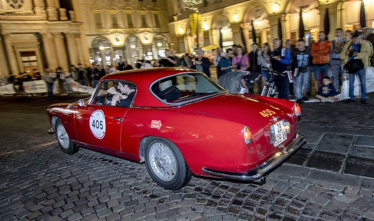 Müzeden çıkıp yarışa katıldı: Alfa Romeo 1000 Miglia Brescia'da start aldı! Klasik arabalar büyüledi...