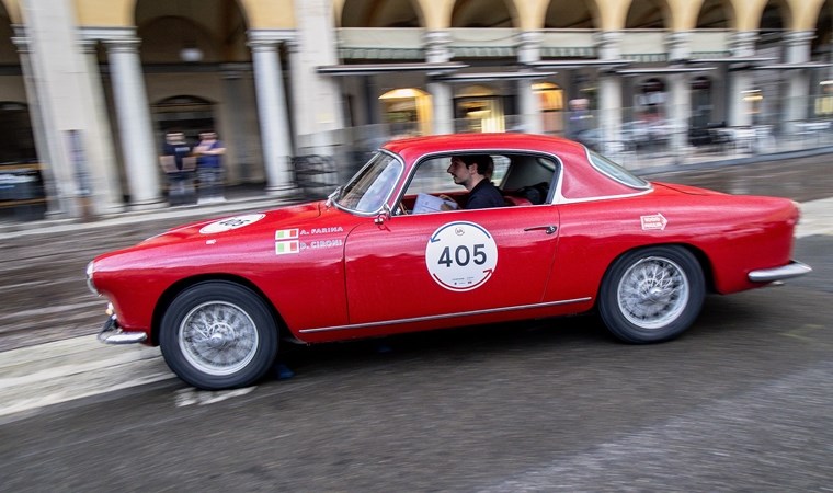 Müzeden çıkıp yarışa katıldı: Alfa Romeo 1000 Miglia Brescia'da start aldı! Klasik arabalar büyüledi...