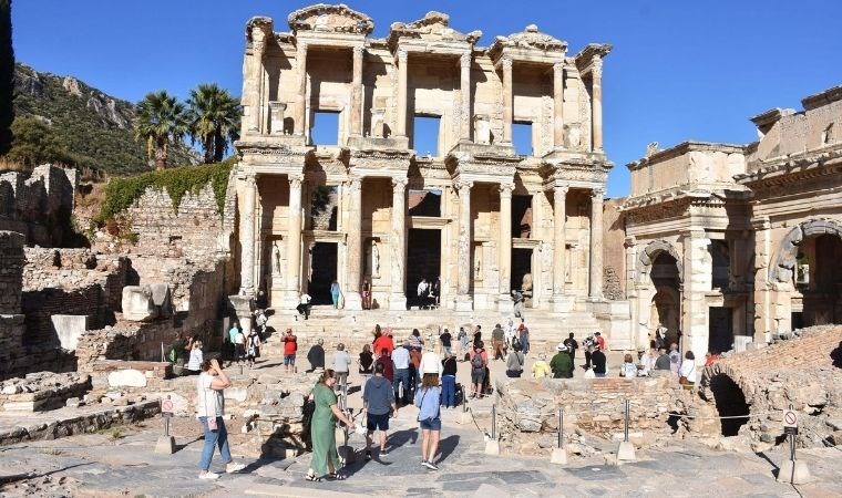 Efes Antik Kenti’ne ziyaretci akını