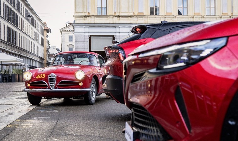 Müzeden çıkıp yarışa katıldı: Alfa Romeo 1000 Miglia Brescia'da start aldı! Klasik arabalar büyüledi...