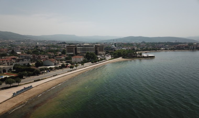 Müsilajdan şüpheleniliyordu... İzmit Körfezi'ndeki beyaz tabakanın nedeni belli oldu!