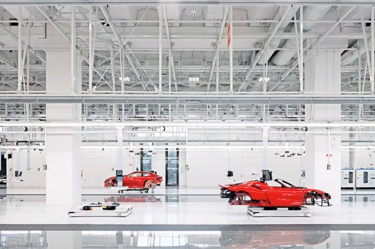 Ferrari yeni fabrikasını açtı: Elektrikli modeller burada üretilecek! İşte beklenen fiyatlar ve tarihi...