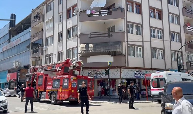 Kardeşini bıçaklayıp, kendini kilitlediği balkonda intihara kalkıştı!