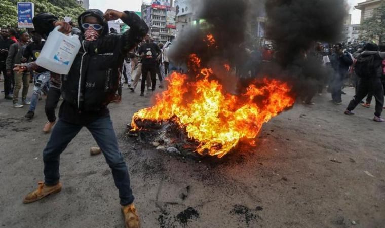 Kenya’da 'ek vergi' protestoları büyüyor: Parlamento binası ateşe verildi, çok sayıda ölü var