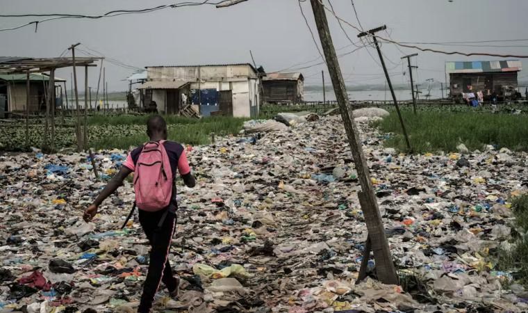 O ülkeden tarihi adım... Gelecek yıl tek kullanımlık plastikler yasaklanacak