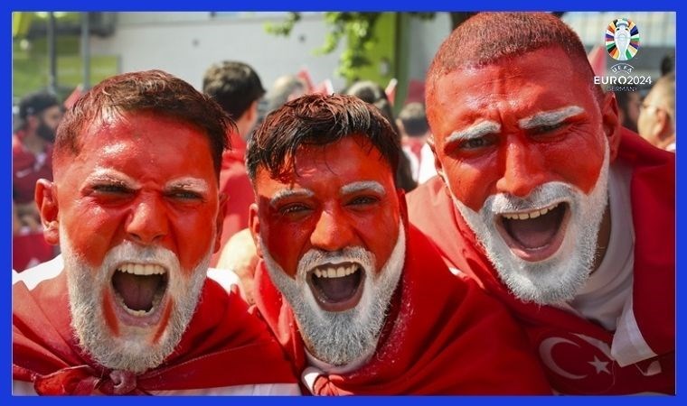 Çekya maçı öncesi Hamburg sokakları kırmızı beyaz