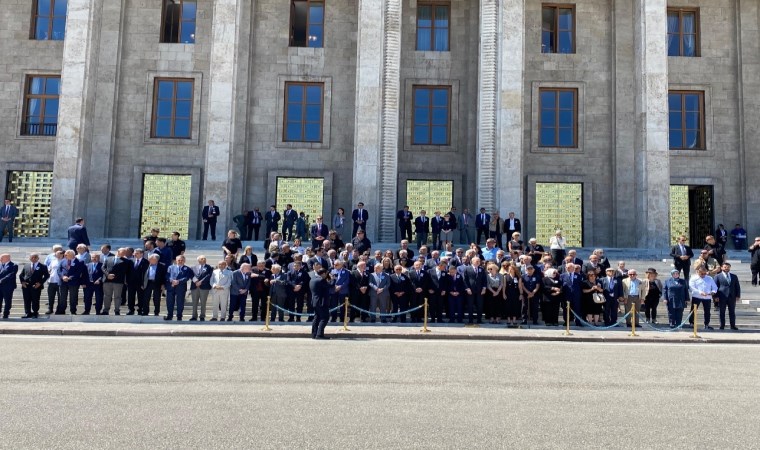 Eski Dışişleri Bakanı Yaşar Yakış için Meclis'te tören düzenlendi