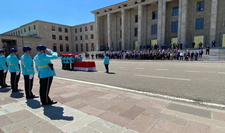 Eski Dışişleri Bakanı Yaşar Yakış için Meclis'te tören düzenlendi