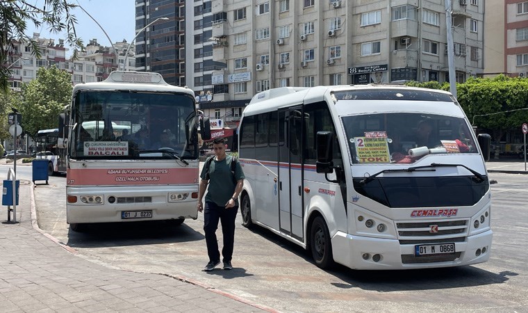 Adana'da 50 derecede dolmuşta yurttaşa 'klima' çilesi