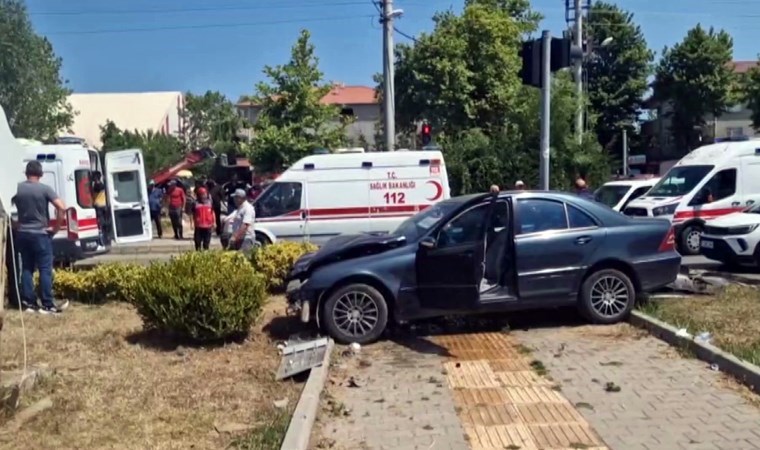 Sakarya’da duble yolda zincirleme kaza: 4 yaralı