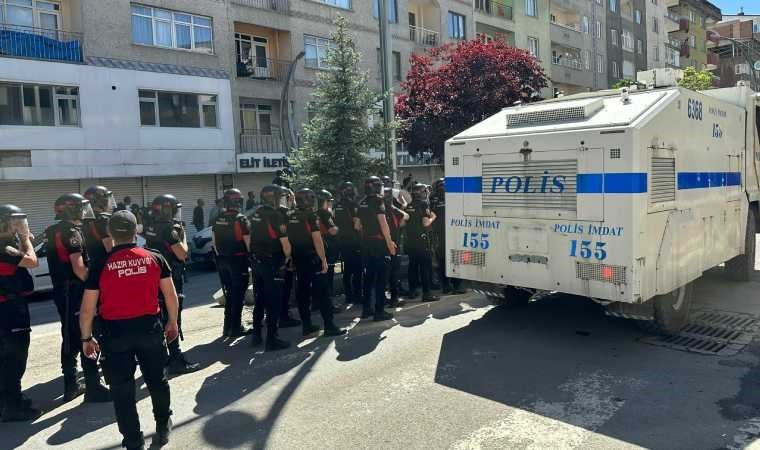 Hakkari'de 'kayyum' protestolarına polis müdahale etti