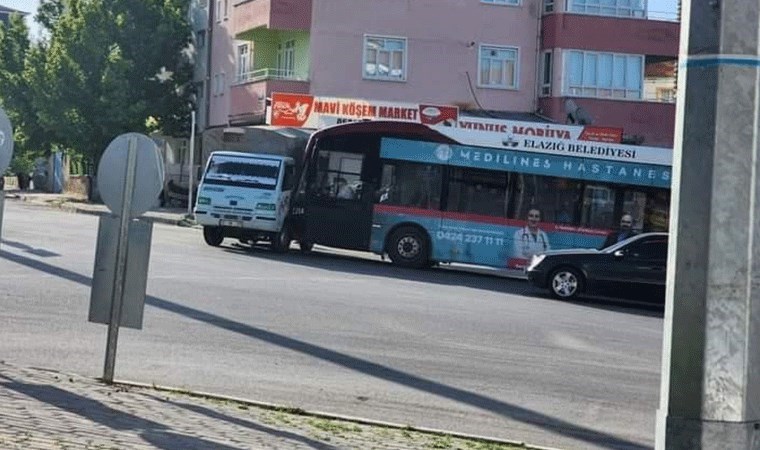 Elazığ’da halk otobüsü ile kamyonet çarpıştı: 9 yaralı