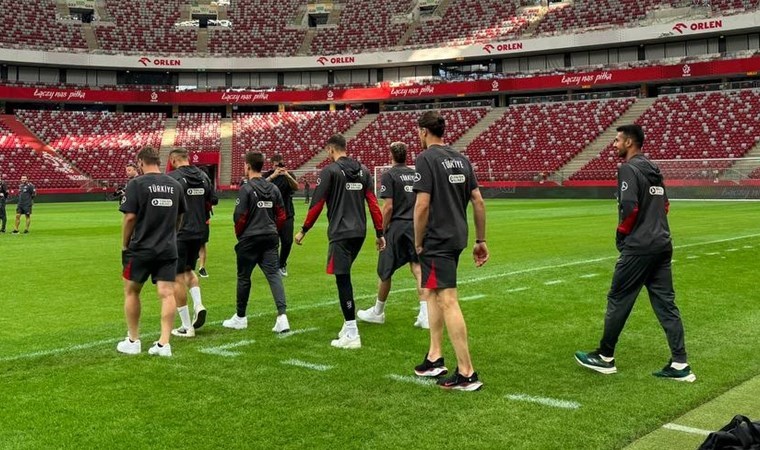 A Milli Futbol Takımı, PGE Narodowy Stadı'nda yürüyüş yaptı