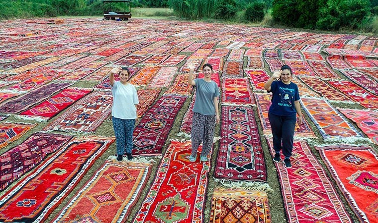 Tezgahta halıya ilk düğüm, tarlada son dokunuş kadınlardan