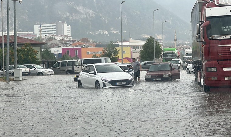 Kütahya’da sağanak: Hayatı olumsuz etkiledi