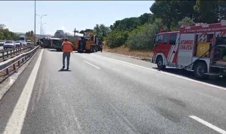 Büyükçekmece'de yakıt tankeri devrildi: Yol trafiğe kapatıldı!