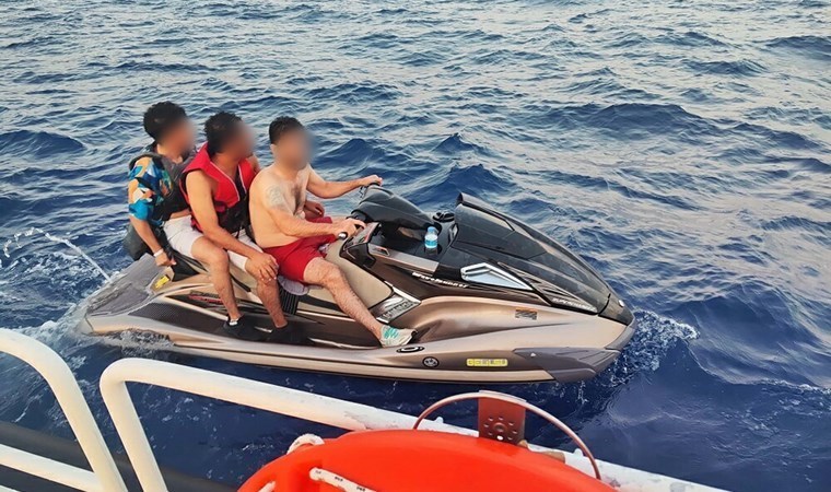 Kaçak göçmenler jet ski üzerinde yakalandı