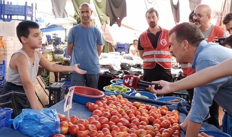 Tezgahtarlık yapan çocuk, Erkan Baş’a dert yandı: 'Benim yaşımdaki çocuklar mahallede top oynuyor'