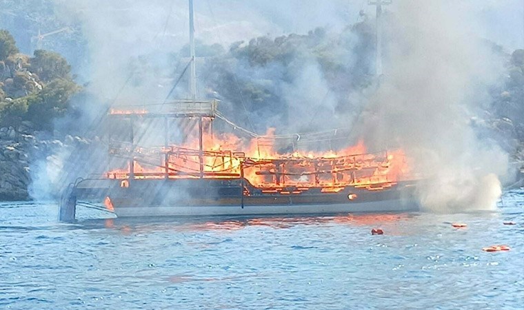 Marmaris'teki 'tur teknesi' yangınının nedeni belli oldu: 2 gözaltı