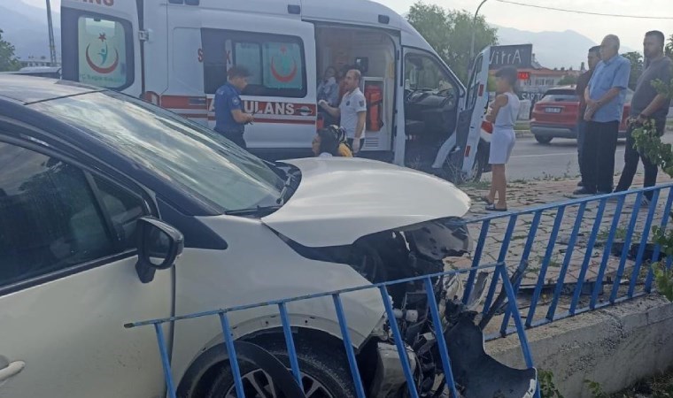 Erzincan’da trafik kazası: Yaralılar var!