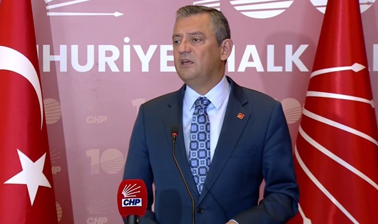 Ali Babacan'dan CHP'ye ziyaret... Özgür Özel'den Erdoğan'a 'İzmir' yanıtı: 'Çıkıp özür dileyecek mi?'