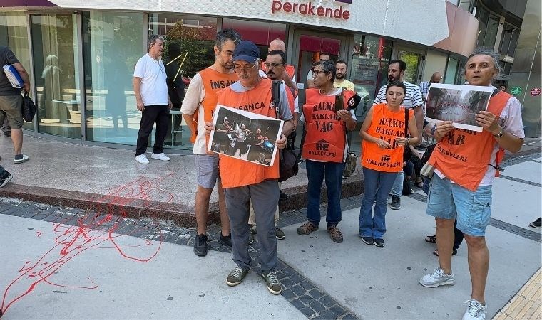 GDZ Elektrik önünde kırmızı boyalı eylem