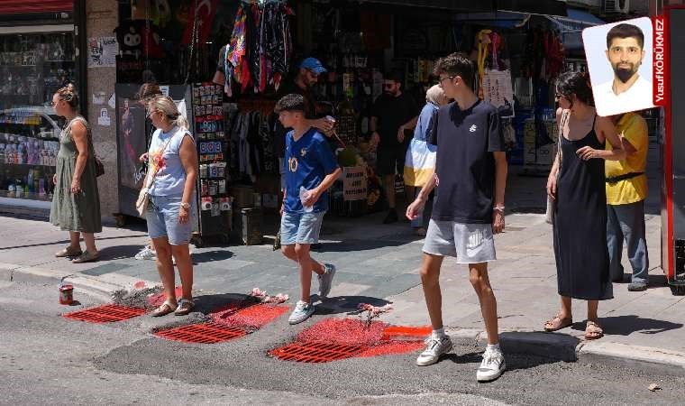 İzmir’de tepki için mazgallar kırmızıya boyandı