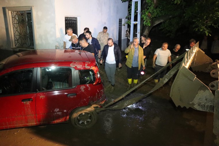 Erzurum'u sel vurdu: Okul, sağlık ocağı ve 10 ev hasar gördü