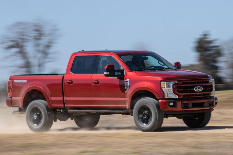 Ford'dan elektrikli otomobilde geri adım! O fabirkada elektrikli değil benzinli üretilecek...