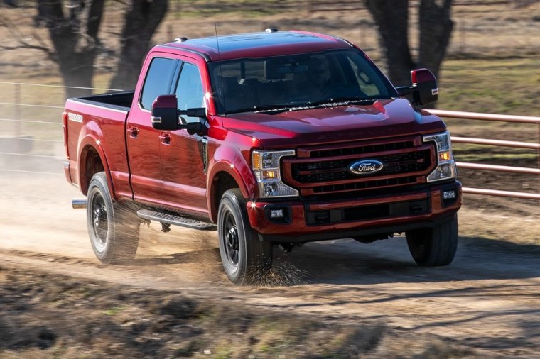 Ford'dan elektrikli otomobilde geri adım! O fabirkada elektrikli değil benzinli üretilecek...