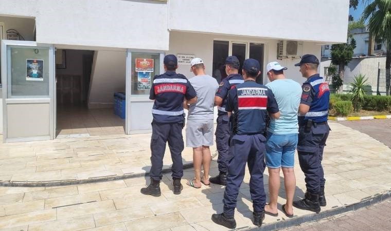 Antalya'da, 1'i kırmızı bültenle aranan 39 şahıs yakalandı