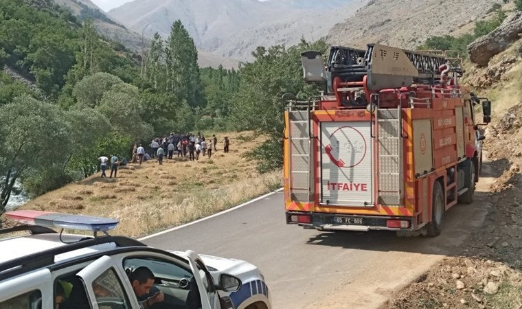 Van'da dereye düşen çocuğunu kurtaran baba boğuldu