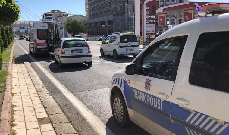 Elazığ'da otomobilin çarptığı yaya yaralandı