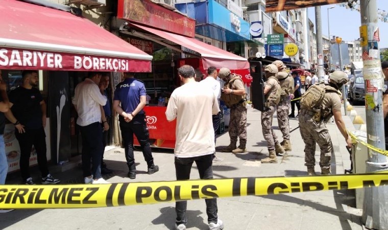 Kadıköy’de hareketli saatler: Kuruyemişçiyi rehin aldı, intihara kalkıştı