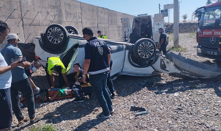 Diyarbakır'da feci kaza... Otomobil 3 metre yüksekten düştü: 1’i ağır, 5 yaralı