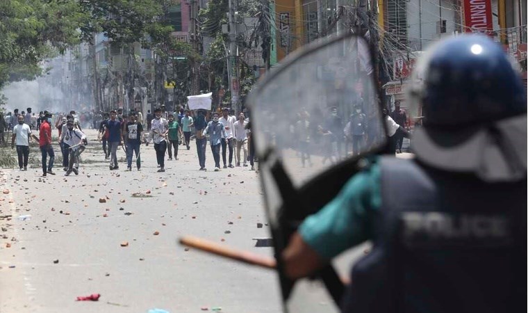 Bangladeş'te protestolar şiddetlendi: Yüksek Mahkeme geri adım attı