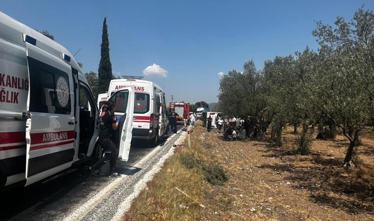 Kamyonet ile otobüs çarpıştı: Çok sayıda yaralı var!