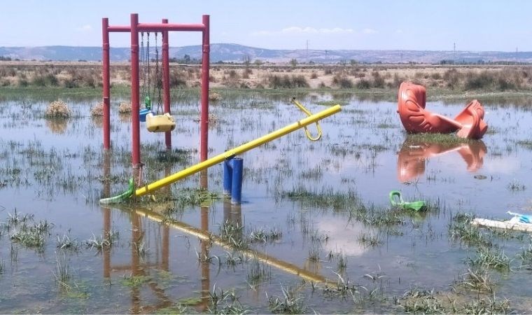 DSİ'nin bakım yapmaması oyun parkını sular altında bıraktı