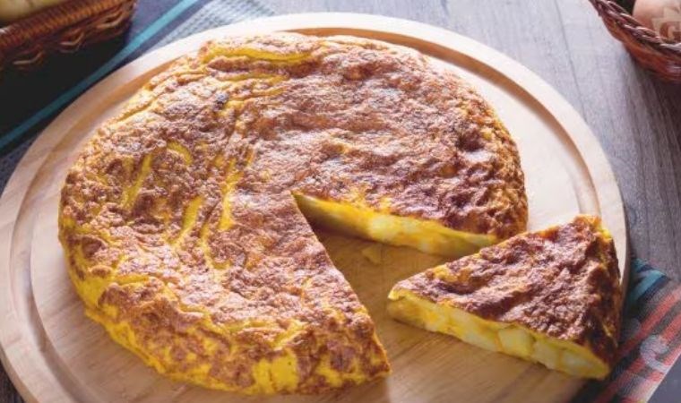 İspanyol omleti de denilen kahvaltılık enfes lezzet: Tortilla de Patatas tarifi...